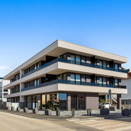 Fly - Ap2 - Mpolo Apartment *